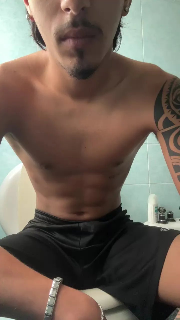 Offline lucio0531 on Cam4