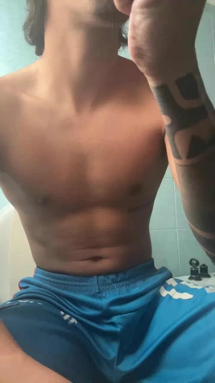 Offline lucio0531 on Cam4