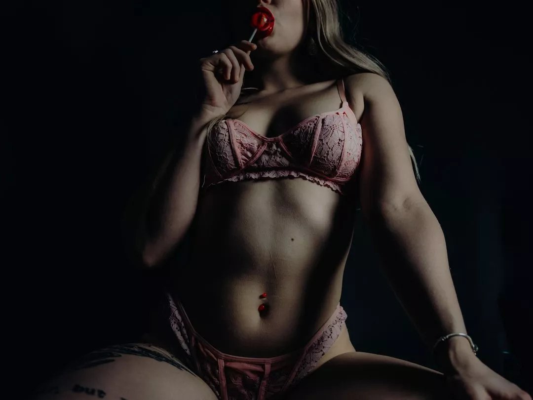 Offline LillyBrooks on Streamate