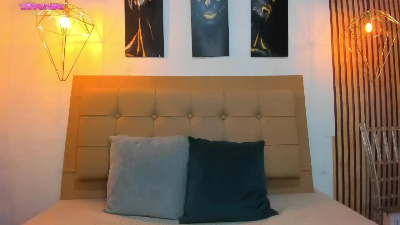 Offline AlesziaRose on Streamray