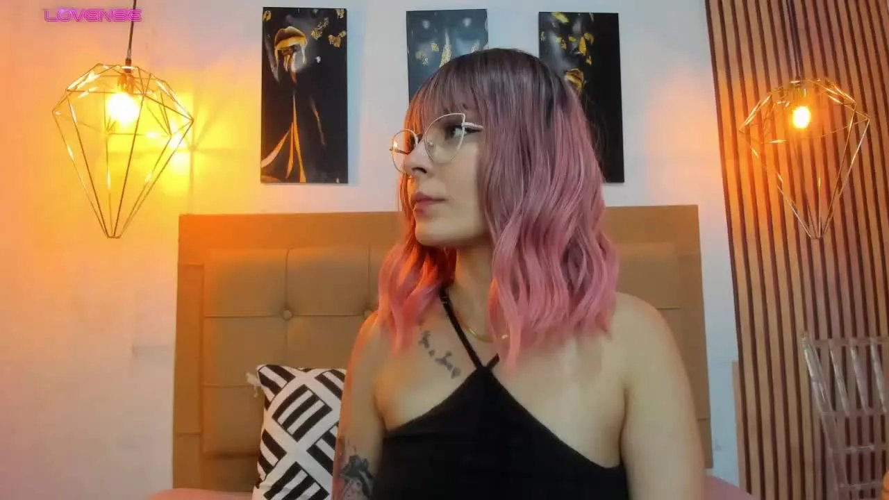 Offline AlesziaRose on Streamray