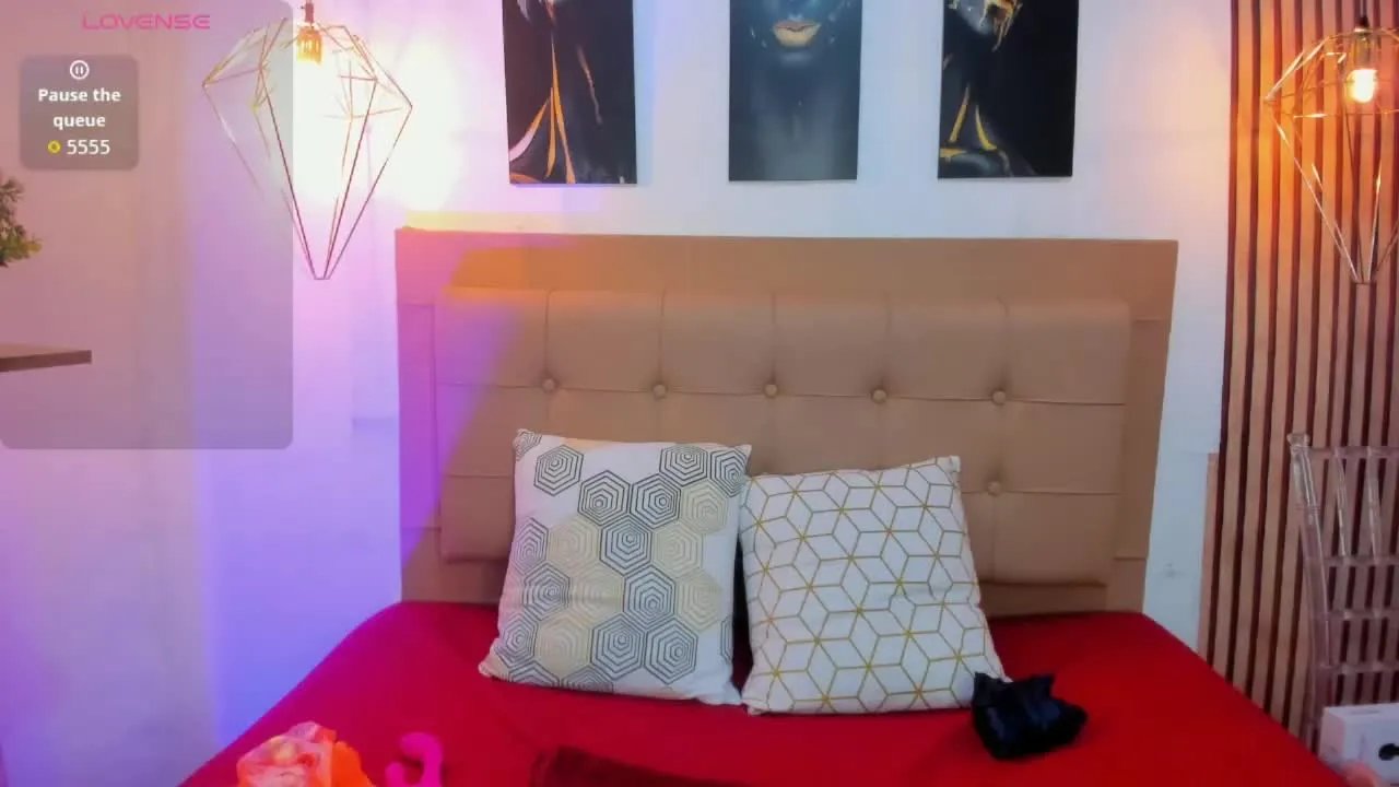 Offline AlesziaRose on Streamray