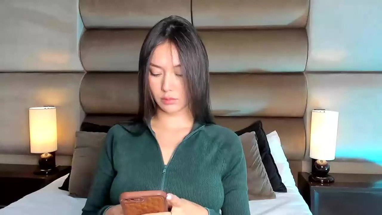 Offline AnaHill on Streamray