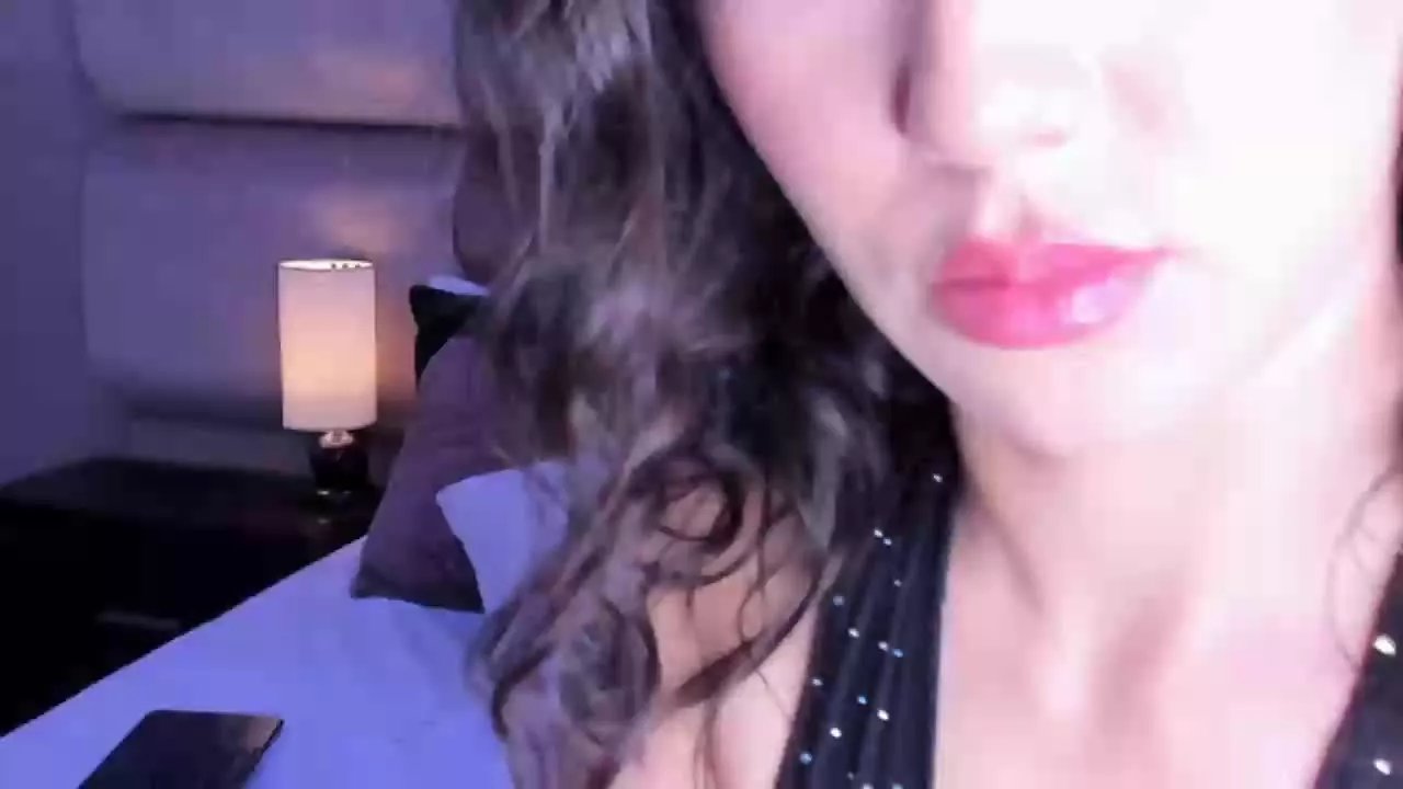 Offline AnaHill on Streamray