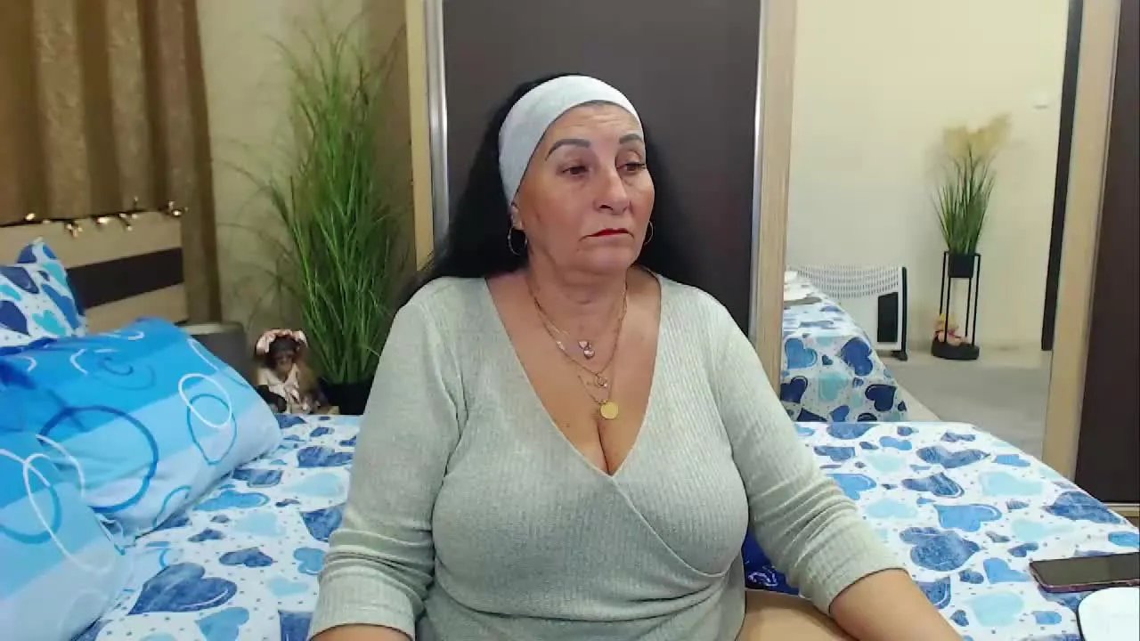 Offline Lubna4love on Streamray